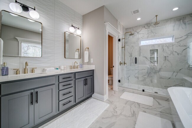 Master Suite Bathroom - 253 Sciple Terrace NW
