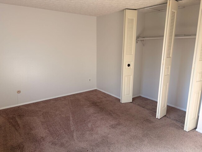 Building Photo - Spacious 3BR Bi-Level Home with 2-Car Garage in Reynoldsburg – $1,850/mo