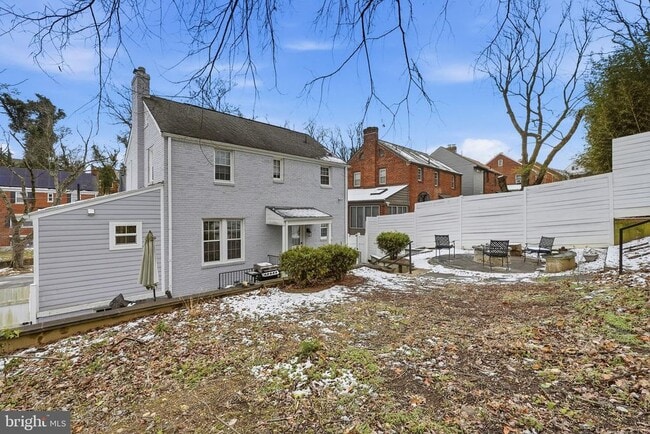 Building Photo - 2111 32nd Pl SE