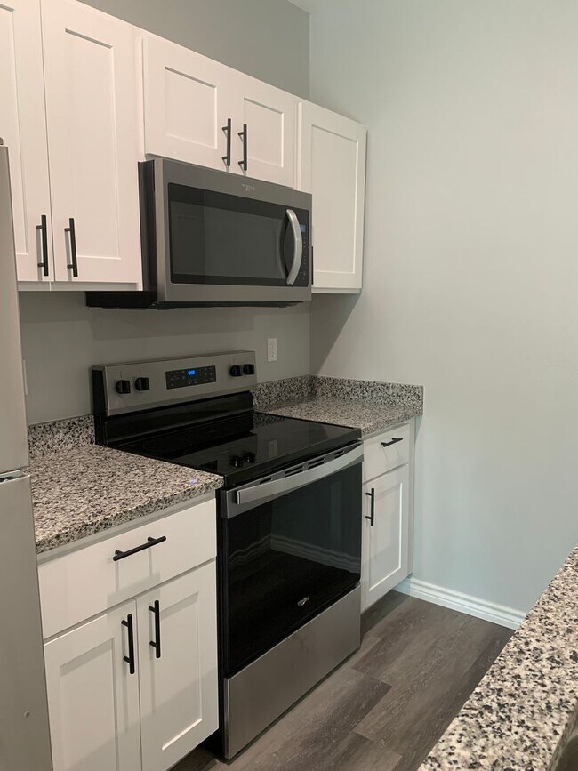 Building Photo - Brand New 1-BD OCTOBER SPECIALS!