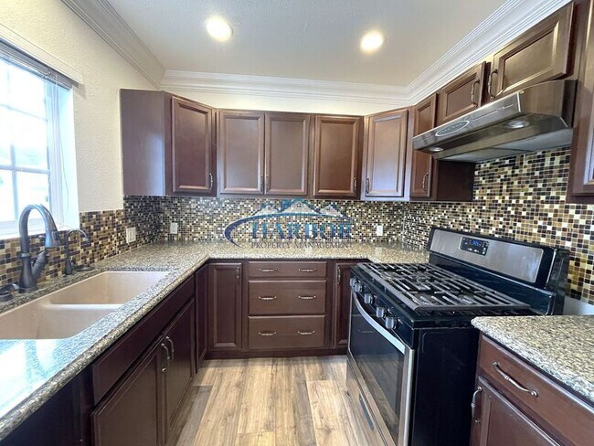 Building Photo - 1226 W Don St