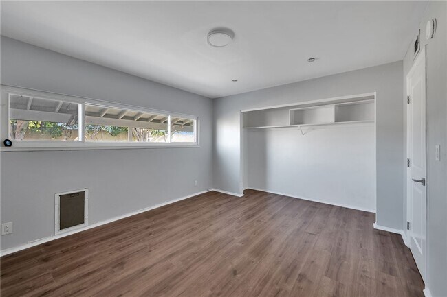 Building Photo - 2032 W 171st St