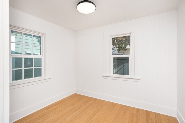 Building Photo - 126 1/2 Franklin Ct