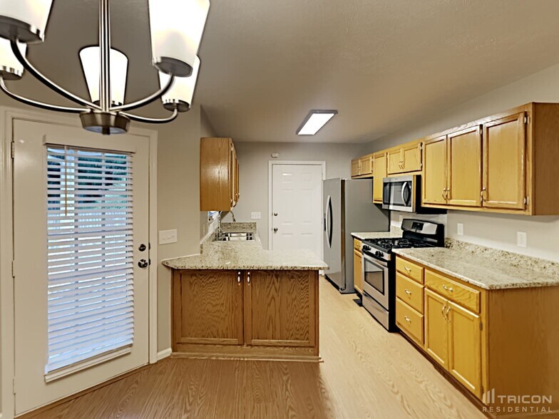 Building Photo - 712 Paige Ct