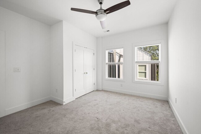 Building Photo - Modern 3BR/3.5BA home in Sylvan Summit, ju...