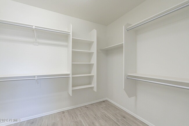 Building Photo - 6326 W El Cortez Pl