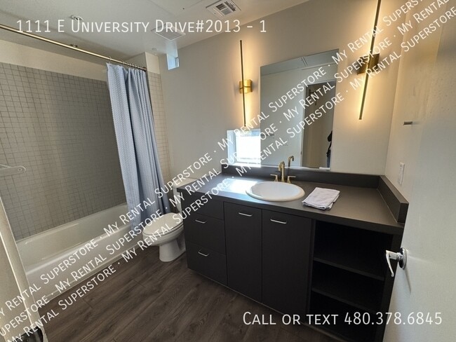 Building Photo - 1111 E University Dr