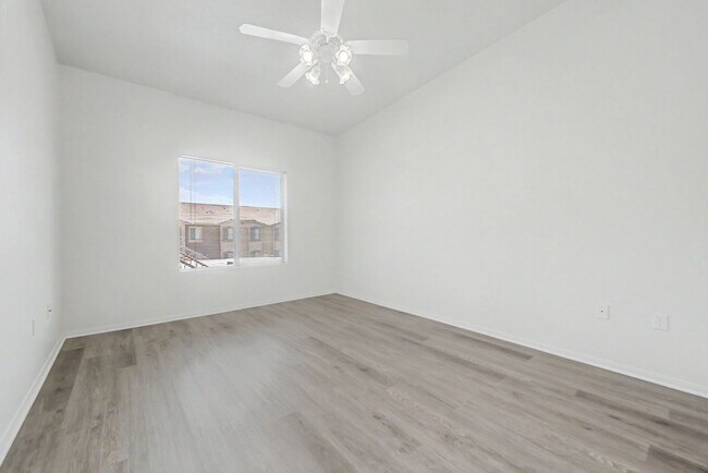 Building Photo - Gated 3 Bedroom condo located just off 215 & Eastern!