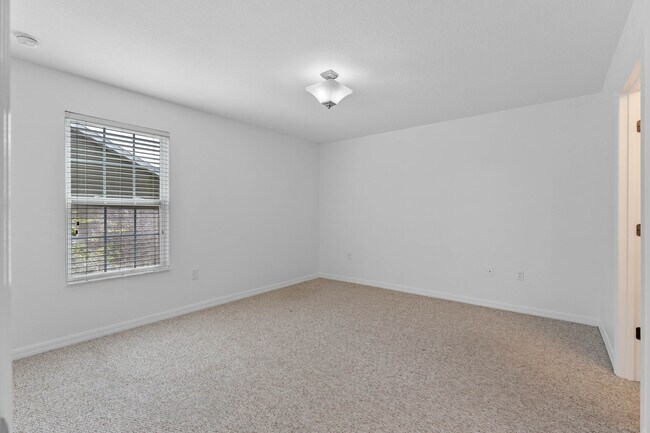 Building Photo - 7948 Edgewood Forest Dr
