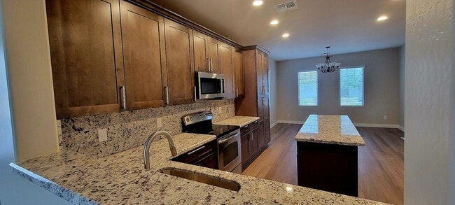 Building Photo - Unbelievable 3 bedroom 2 bath home in Pecan Creek