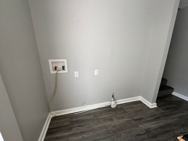 Building Photo - 2 Bedroom 1 Bath House in Rock Island
