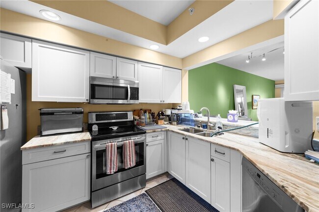 Building Photo - 4201 Sawgrass Point Dr