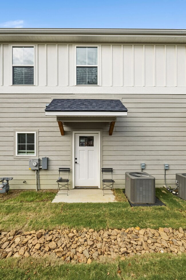 Building Photo - 1935 S Garland Ave