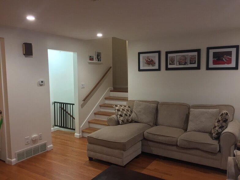 Building Photo - 23 Sandy Brook Rd