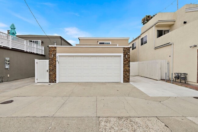Building Photo - 214 20th St
