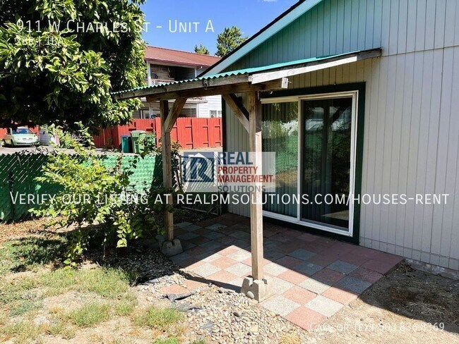 Building Photo - 911 Charles St