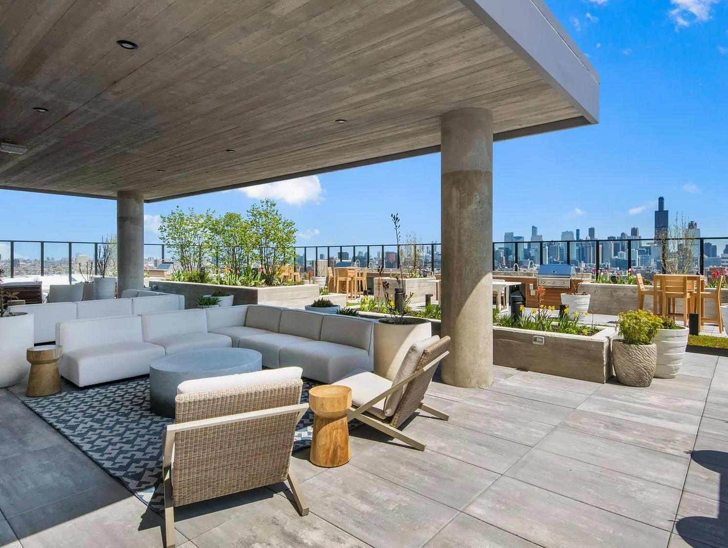 Building Photo - 513 S Damen Ave