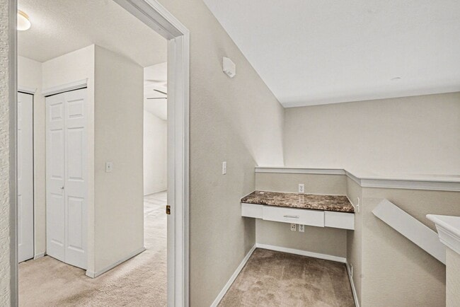 Building Photo - FURNISHED or unfurnished - 3 bed 3 bath Gated Highlands Ranch Home!