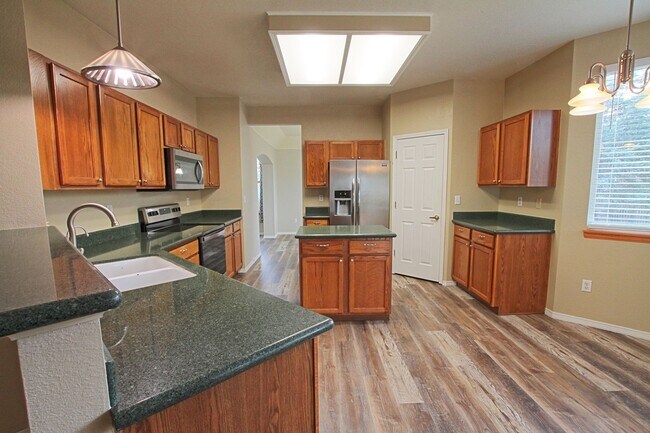 Building Photo - 1319 Iris Cir