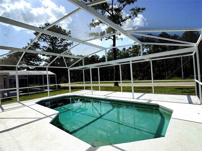 Building Photo - 526 Pine Cone Dr