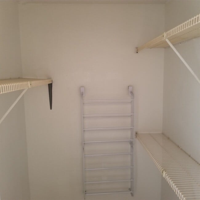 Building Photo - 3015 Walnut Bend Ln