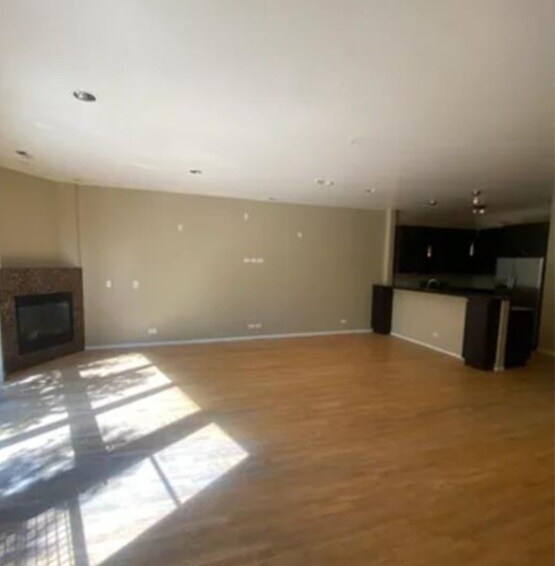 Building Photo - 2440 W Madison St