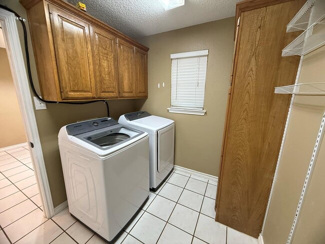 Building Photo - 5168 Femmer Ct