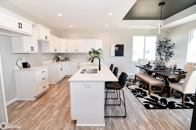 Building Photo - 2505 N Terrace Dr