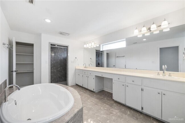 Building Photo - 22 E Beech St