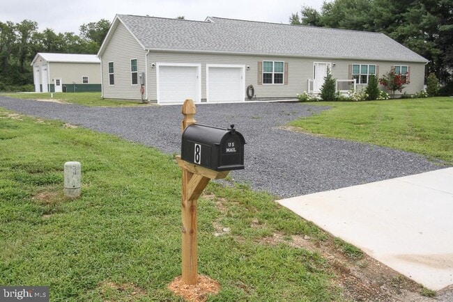 Building Photo - 8 Conover Ln