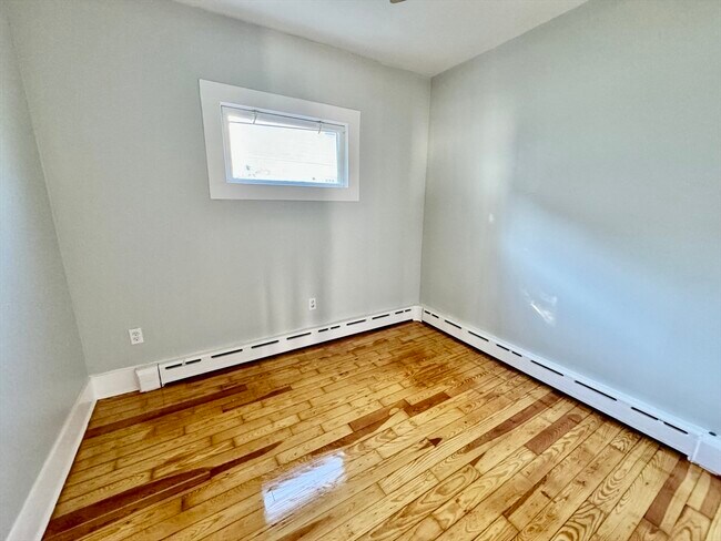 Building Photo - 30 Lucas St