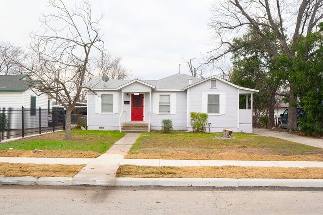 Building Photo - Updated 3-Bedroom Home with Detached Garage & Fenced Yard