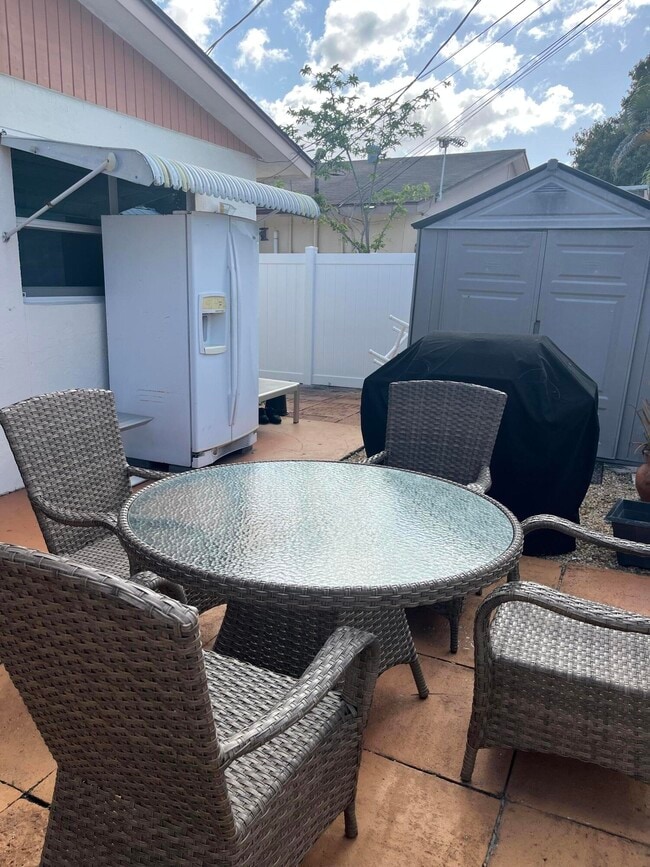 Building Photo - 5843 Albert Rd