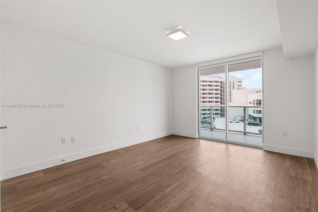 Building Photo - 1500 Bay Rd