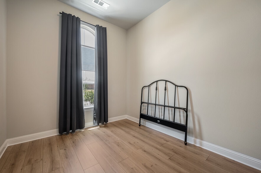 Bedroom - 2016 Strolling Way