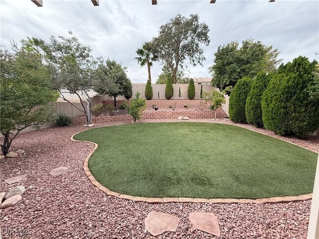 Building Photo - 5057 Shadow Valley St