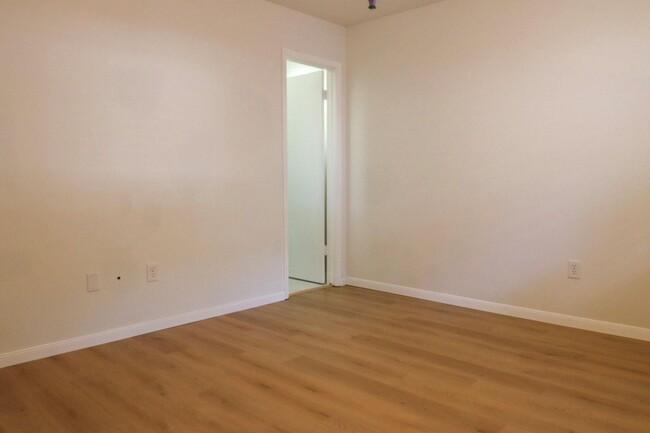 Building Photo - 109 Halo Dr