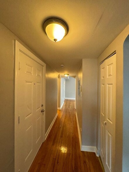 Building Photo - 1127 E 81st St