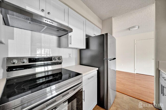 Building Photo - 601 Ravens Crest Dr
