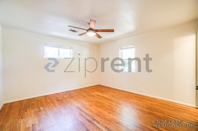 Building Photo - 1201 Ravenwood Dr