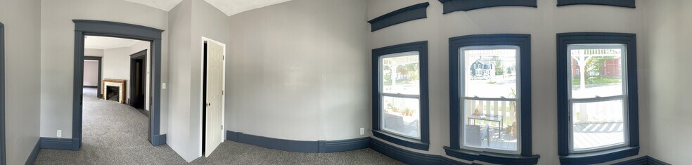 Building Photo - 407 E Center St