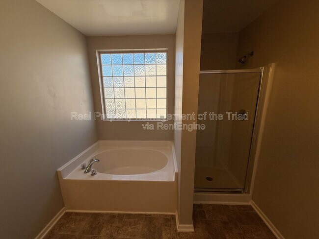 Building Photo - 5207 Silverbrook Dr