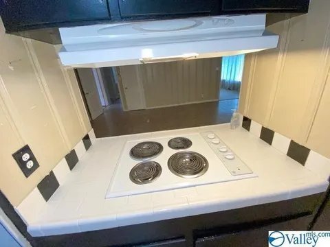 Building Photo - 1000 Longwood Dr SE