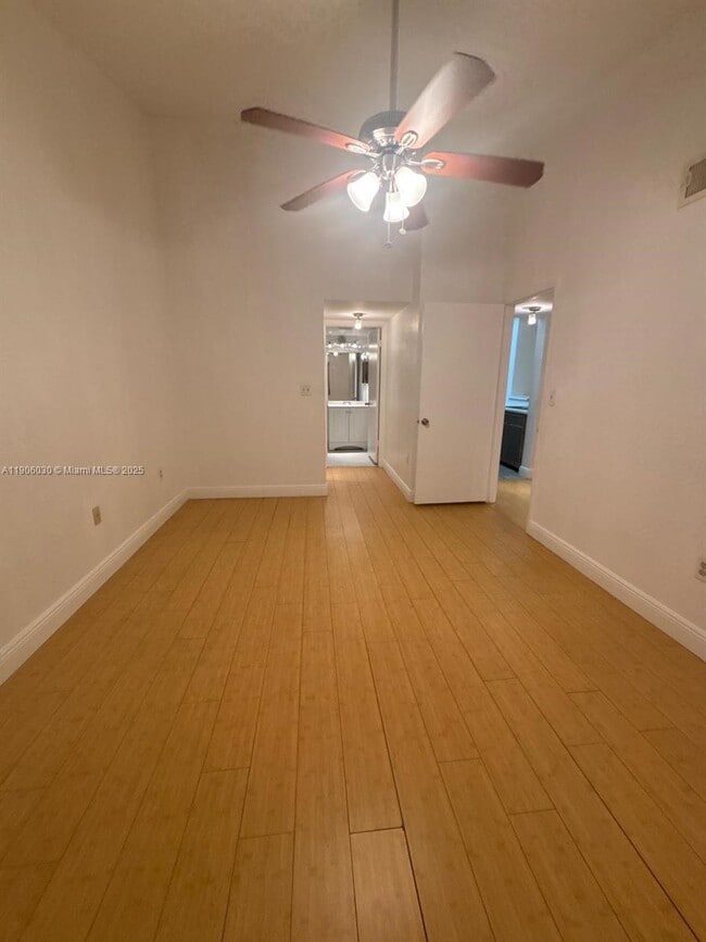 Building Photo - 2831 N Oakland Forest Dr