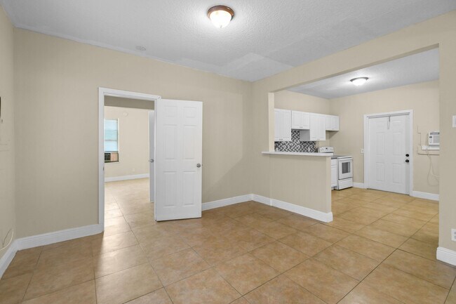 Building Photo - 3721 Henry Ave