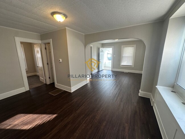 Building Photo - Stylish & Updated 3 Bedroom / 1.5 Bath Home – Move-In Ready!