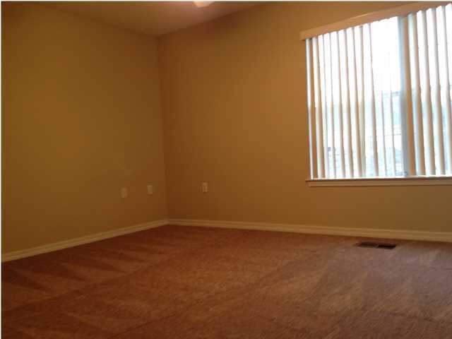 Building Photo - 980 Scenic Oak Ln