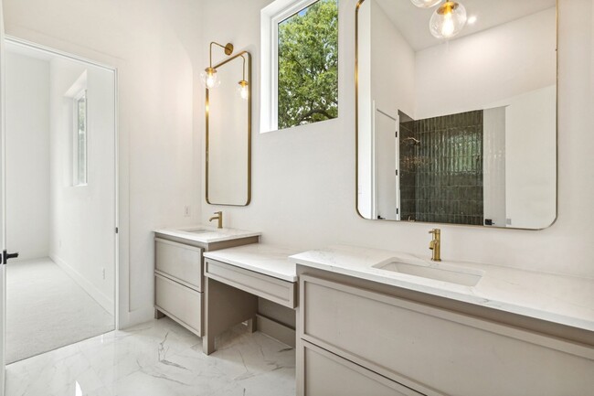 Building Photo - 111 Nob Hill Cir