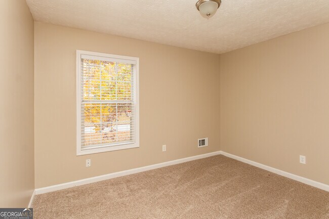 Building Photo - 127 Kingswood Dr