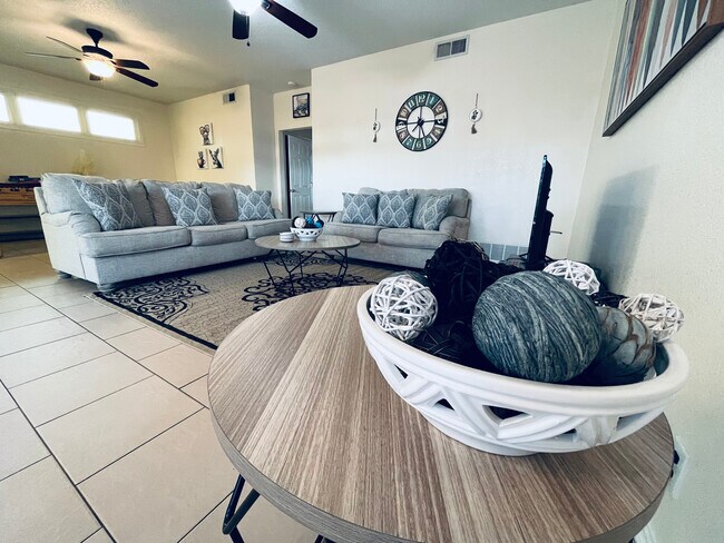 Building Photo - 2901 W Illinois Ave